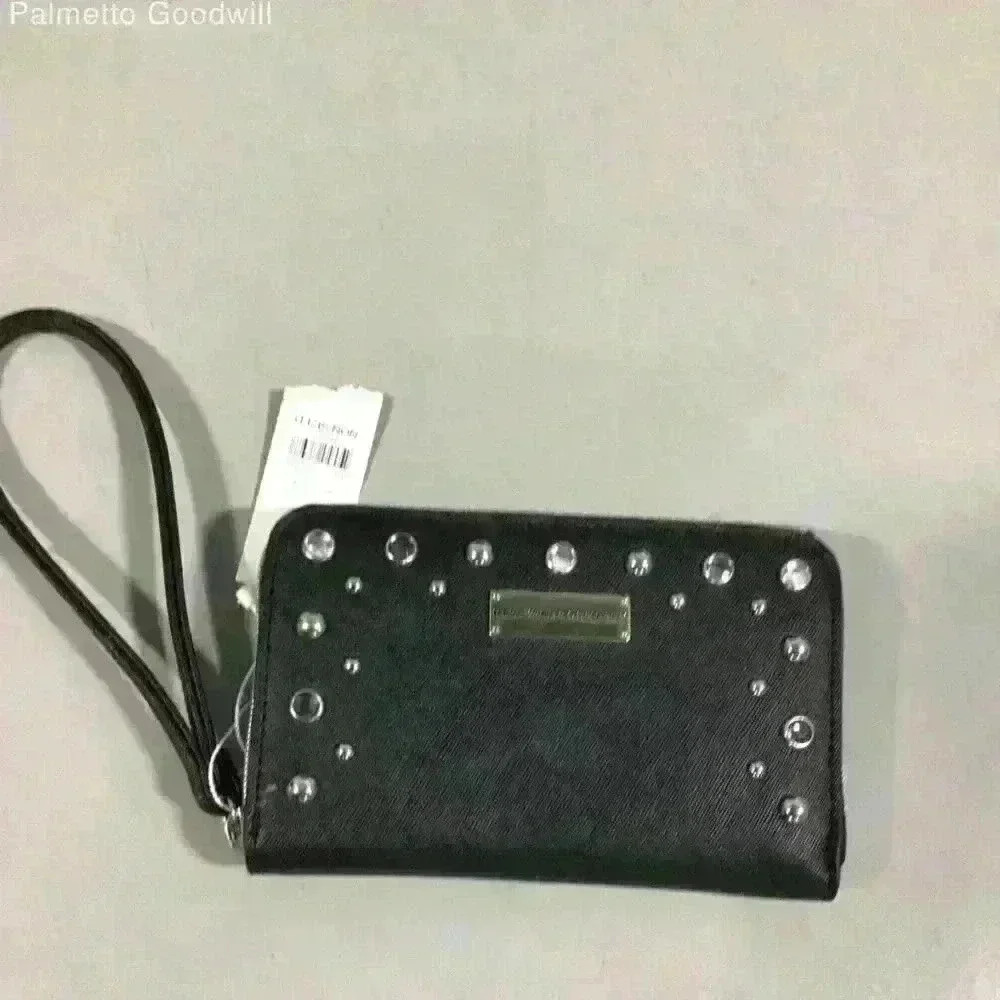 𝅺BEAUTIFUL NEW York & Company Wristlet​